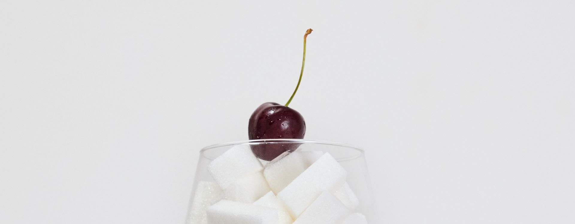 Envies de sucre : pourquoi surviennent-elles et comment les limiter ?